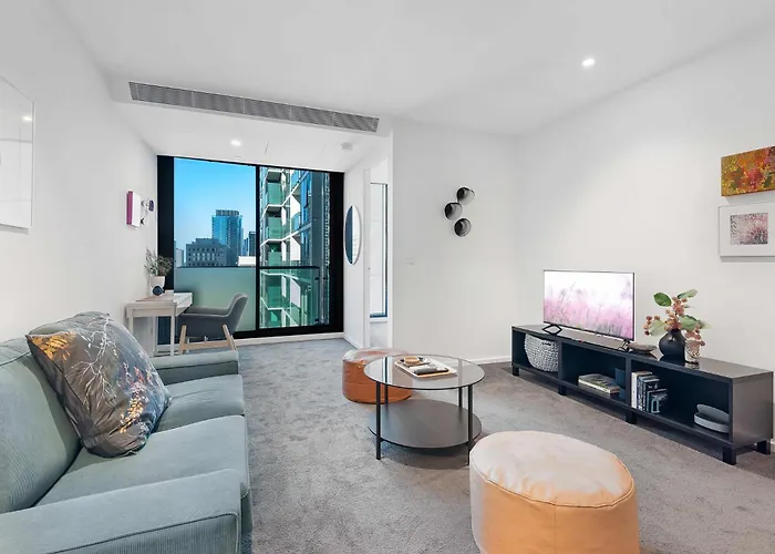 Chic Apartment In Melbournes Heart